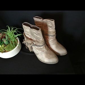 JellyPop Stone Distressed Ankle Boot